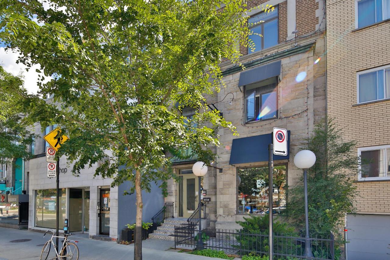 Stunning Full Apartments - Stocked Kitchens - Washer & Dryers - Workspace Provided - Fast Wifi - Located On The Famous St Denis Street - Near Metro Mont Royal, Montreal